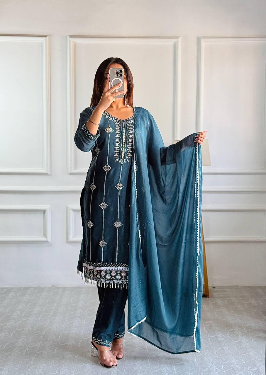 Elegant Star Georgette Embroidered Suit Set