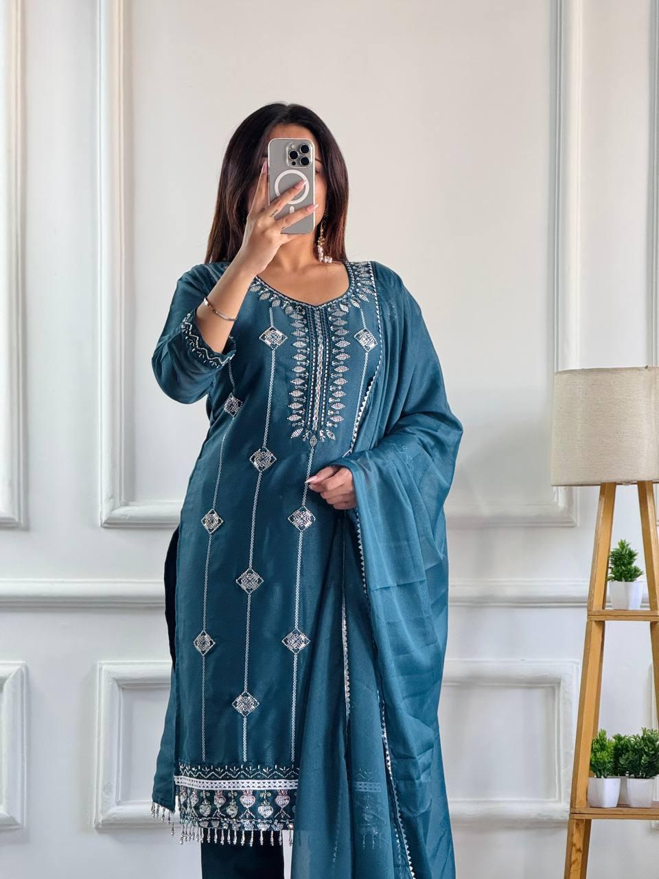 Elegant Star Georgette Embroidered Suit Set