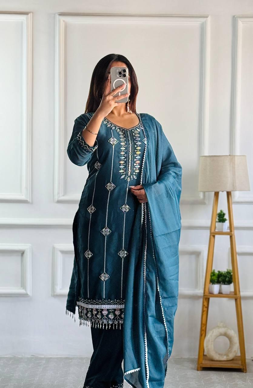 Elegant Star Georgette Embroidered Suit Set