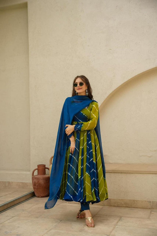 Luxe Tebby Silk Laheriya Print Gown Set