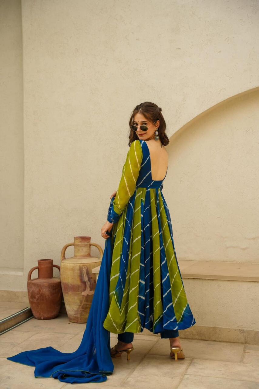 Luxe Tebby Silk Laheriya Print Gown Set