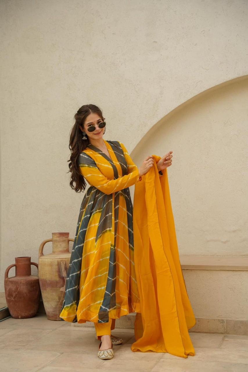 Luxe Tebby Silk Laheriya Print Gown Set