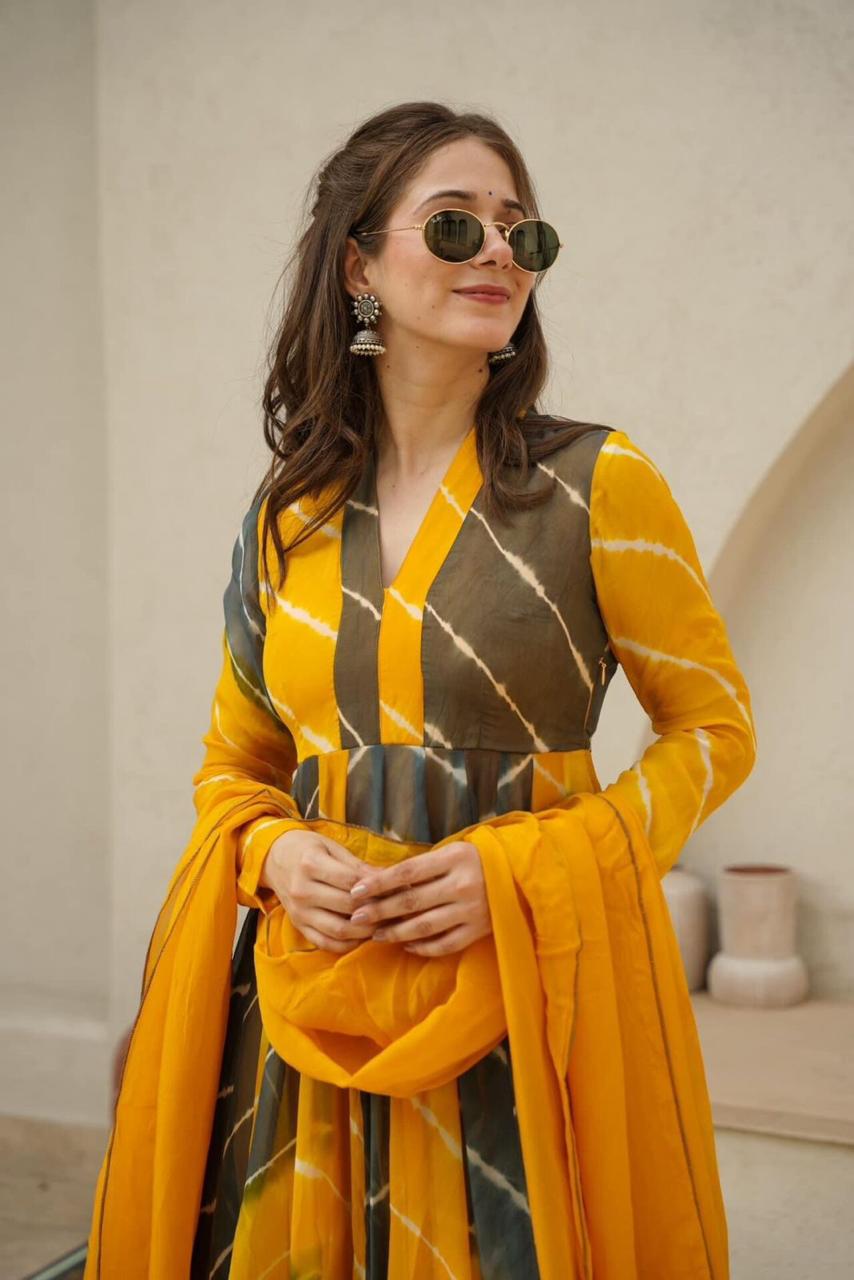 Luxe Tebby Silk Laheriya Print Gown Set